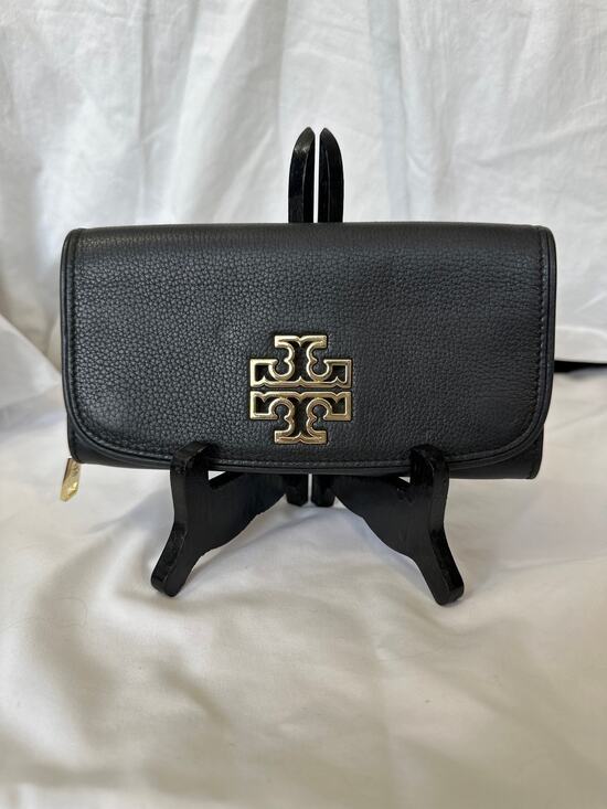 Tory Burch Handbags - Tory Burch Britten Pebbled Leather Envelope Black Wallet EUC